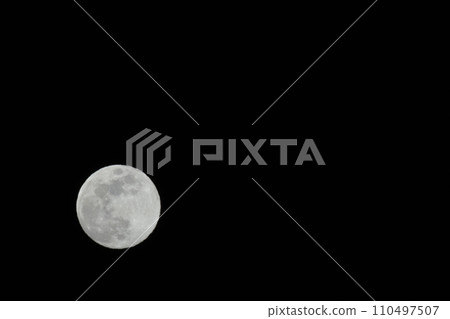 Moon phase 13.1 Small Mochizuki in December Moon phase 13.1 Small Mochizuki in December 110497507