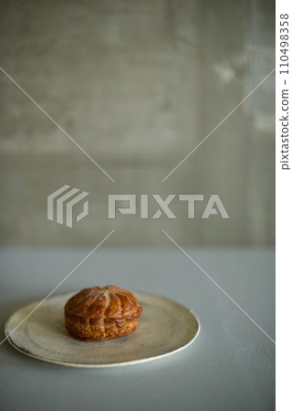 Pithivier,白盤上的西式糖果 Pithivier,白盤上的西式糖果 110498358
