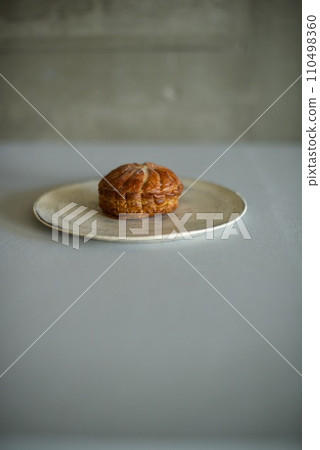 Pithivier,白盤上的西式糖果 Pithivier,白盤上的西式糖果 110498360