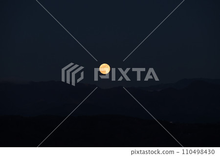 The last full cold moon of 2023 rising from the Okuchichibu massif 110498430