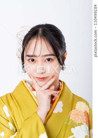 Young woman in long-sleeved kimono Young woman in long-sleeved kimono 110499284
