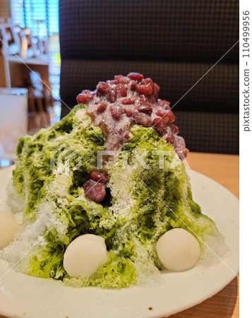 Uji green tea with shaved ice 110499956