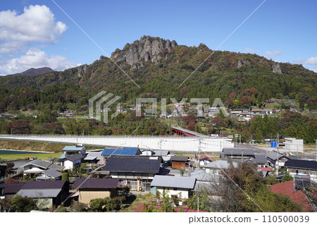 View of Mt. Iwahashi from near Tanaka Bridge on the road to Haruna, Higashiazuma Town, October 31, 2023 View of Mt. Iwahashi from near Tanaka Bridge on the road to Haruna, Higashiazuma Town, October 31, 2023 110500039