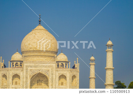 Taj Mahal wrapped in the sunset (Agra, India) 110500913