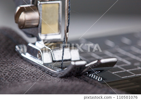 Sewing machine, stitching fabrics, needle in a round plan 110501076