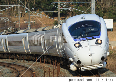 JR Kyushu 885 series limited express train (secondary car) 110501254