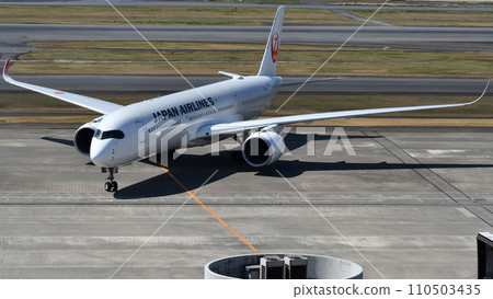 JAL Airbus A350-13XJ Haneda Taxiing 110503435