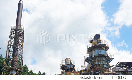 Scenery with a factory (Fuji City, Shizuoka Prefecture) 110503871