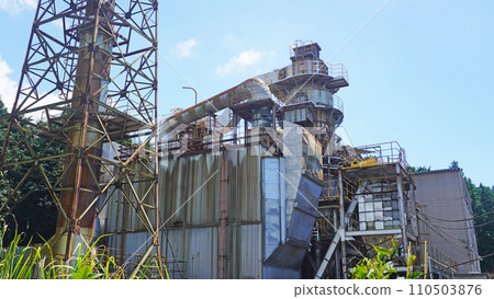 Scenery with a factory (Fuji City, Shizuoka Prefecture) 110503876