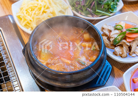 Korea soybean paste stew 110504144