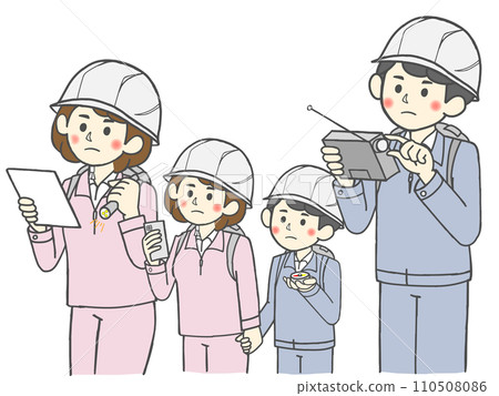 A young family evacuating together during a disaster 110508086