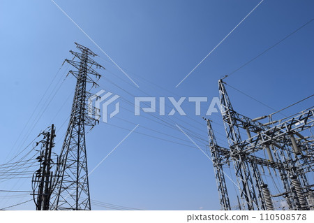 輸電塔高壓交流電 輸電塔高壓交流電 110508578