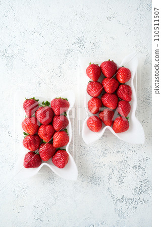 Amaou strawberries packed in a pack 110511507