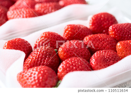 Amaou strawberries packed in a pack Amaou strawberries packed in a pack 110511634