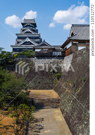 熊本縣/春天的藍天和熊本城天守閣（熊本城遺址） 110512772