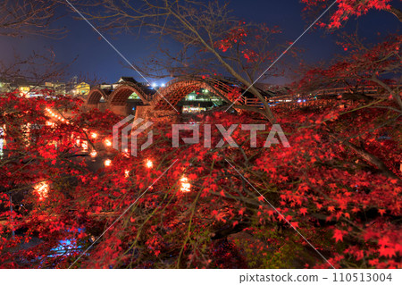 Kintaikyo Bridge bonfire during the autumn leaves season Kintaikyo Bridge bonfire during the autumn leaves season 110513004