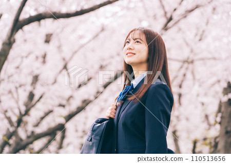 櫻花背景的高中生(女高中生) 櫻花背景的高中生(女高中生) 110513656