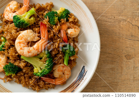 fried rice with broccoli and shrimps 110514890