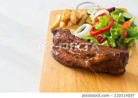 barbecue pork spare ribs with vegetables 110514897