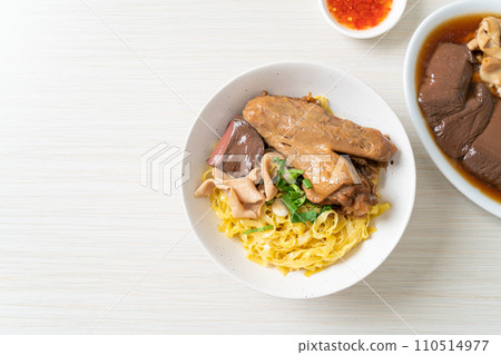 Egg noodles served dry with braised duck 110514977
