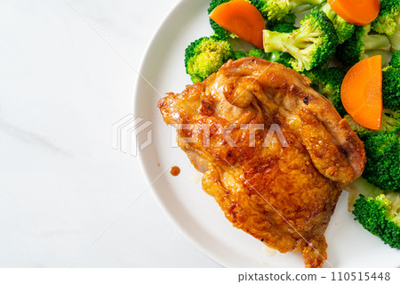 chicken steak with broccoli and carrot 110515448