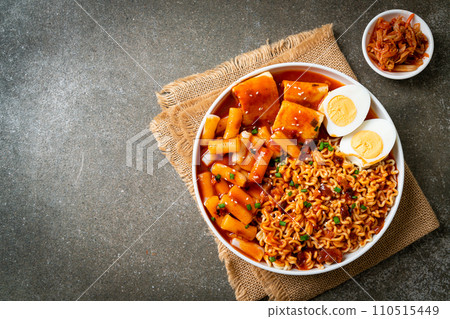 Korean instant noodles with Korean rice cake and fish cake and boiled egg 110515449