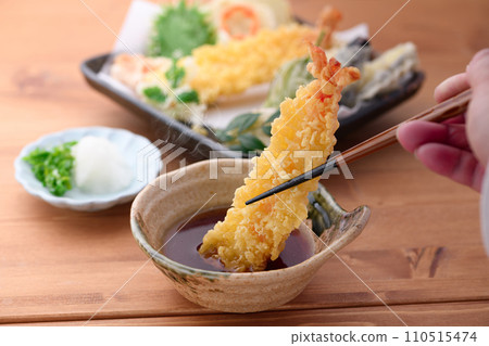 Assorted piping hot tempura shrimp tempura 110515474