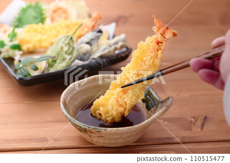 Assorted piping hot tempura shrimp tempura Assorted piping hot tempura shrimp tempura 110515477