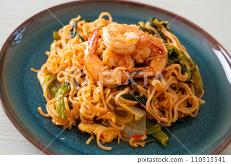 Stir-fried instant noodles sukiyaki with shrimps 110515541