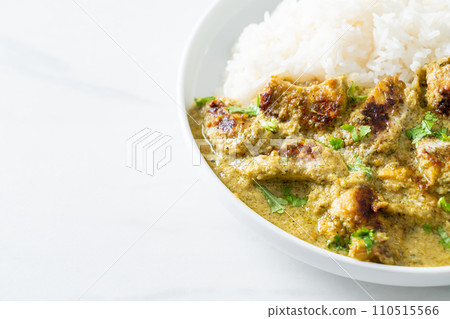 Afghani chicken in green curry or Hariyali tikka chicken hara masala with rice 110515566