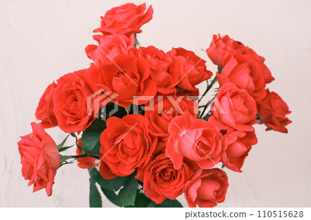Bouquet of roses 110515628