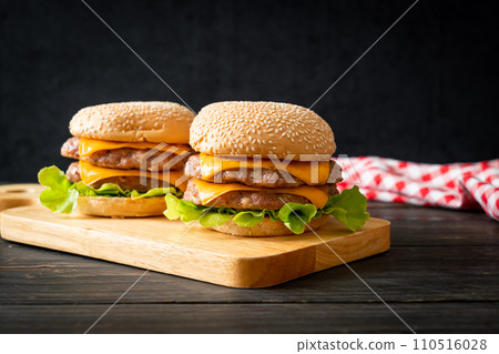 pork hamburger or pork burger with cheese 110516028