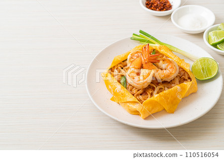 Thai stir fried noodles with shrimps and egg wrap (Pad Thai) 110516054
