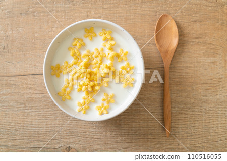 cereals with fresh milk cereals with fresh milk 110516055