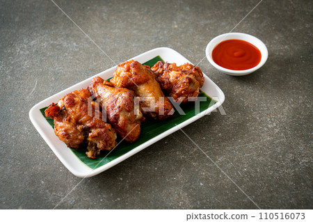 Crispy Fried Chicken with Fish Sauce 110516073