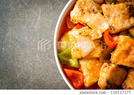 fish stew with tomato and pepper 110517177