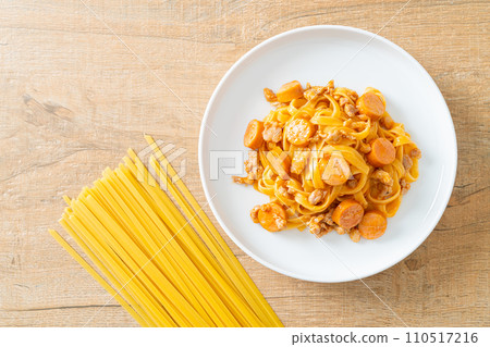 spaghetti pasta sausage and minced pork 110517216