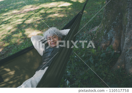 hammock, mountain climber, female 110517758