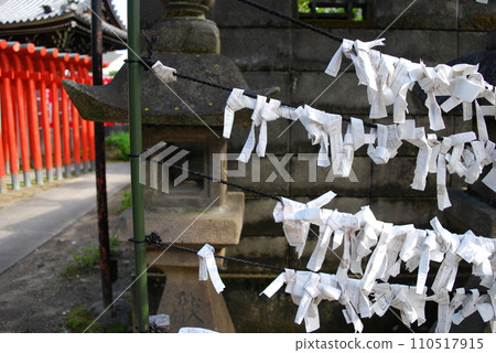 Omikuji tied 110517915
