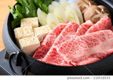 Sukiyaki meat Domestic Wagyu beef shoulder loin 110518535