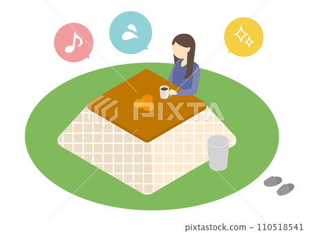 一個女人用被爐取暖 110518541