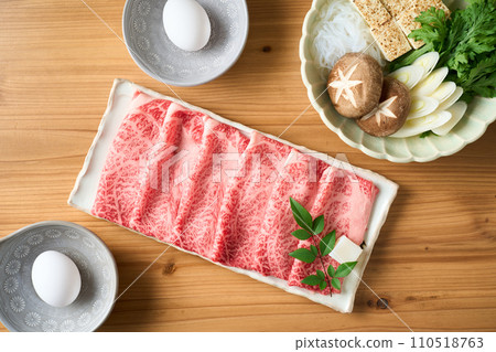 Sukiyaki meat served on a plate, domestic Wagyu beef shoulder loin Sukiyaki meat served on a plate, domestic Wagyu beef shoulder loin 110518763