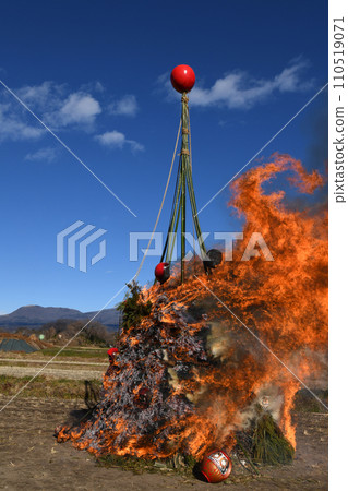 Grilling donkey 110519071