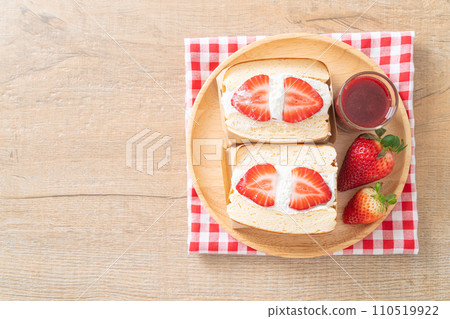 pancake sandwich strawberry fresh cream pancake sandwich strawberry fresh cream 110519922