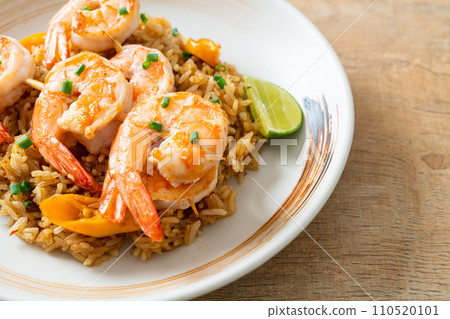 fried rice with shrimps skewers 110520101