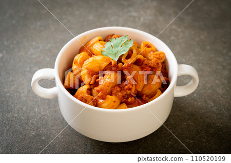 macaroni with tomatoes sauce and mince pork 110520199