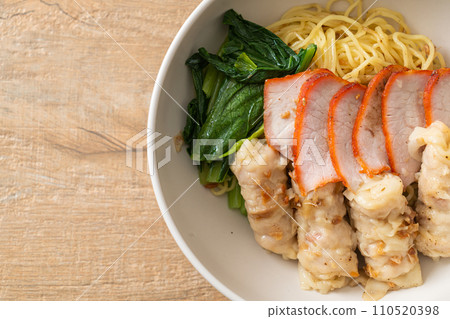 Barbecue Red Pork and Wonton Noodles with Soup Barbecue Red Pork and Wonton Noodles with Soup 110520398