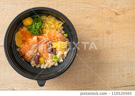 grilled salmon with brown rice donburi 110520565