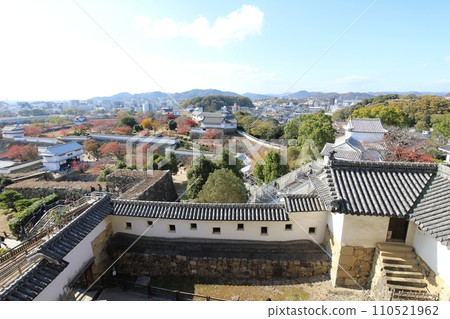 從天守閣眺望兵庫姬路城西之丸花園全景 從天守閣眺望兵庫姬路城西之丸花園全景 110521962