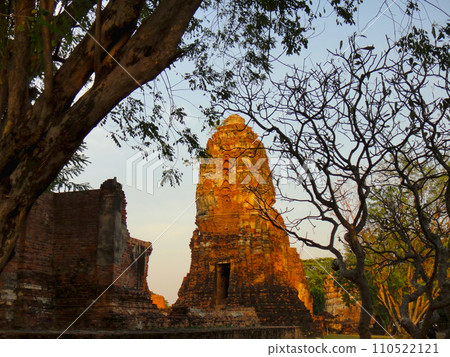 泰國，大城府遺址，黃昏時分的帕瑪哈泰寺 110522121